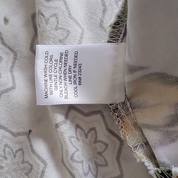 Women's New York and company crop floral Pants. pants size med. - Picture 4 of 5